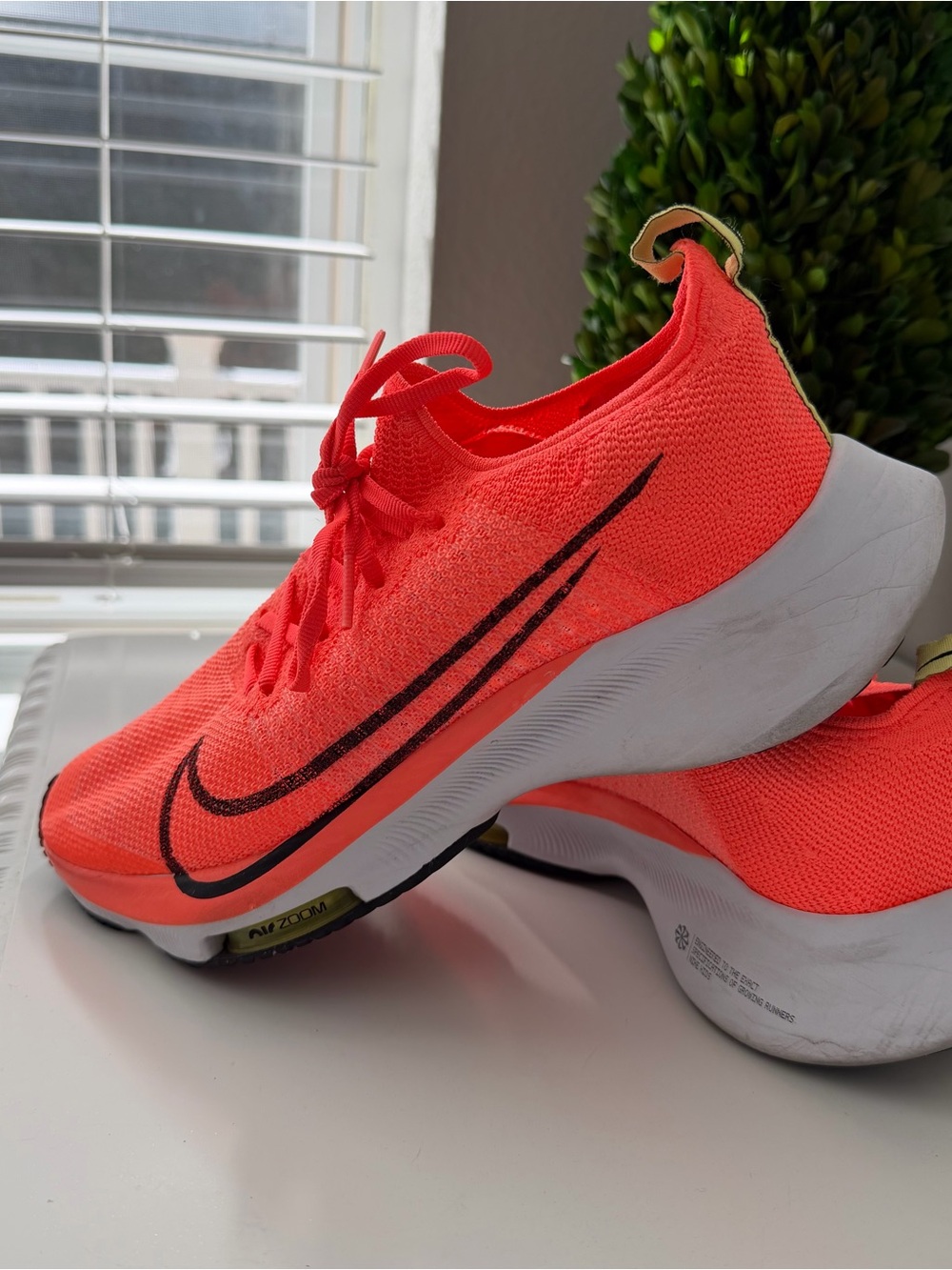 Nike Air Zoom Tempo Flyknit Bright Mango Running Shoes 5.5Y / Women’s 7